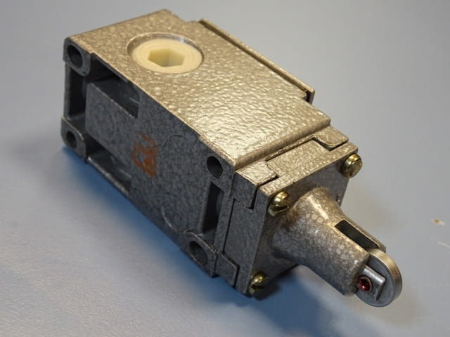 Краен изключвател ВП15 21А221-54У2.3 10A 660V, град Пловдив | Промишлено Оборудване - снимка 4