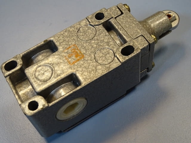 Краен изключвател ВП15 21А221-54У2.3 10A 660V, град Пловдив | Промишлено Оборудване - снимка 5