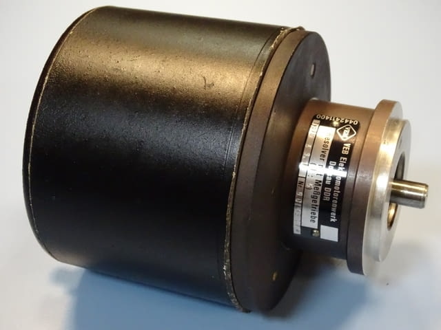 Резолвер VEB Elektromotorenwerk typ 1969.1 resolver with measuring transmission 1:5 - снимка 3