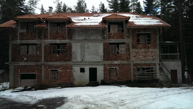 Продава се хотел на груб строеж в Цигов Чарк - village Cigov chark | Hotels - снимка 1