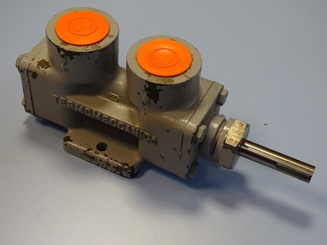 Винтова хидравлична помпа Termomeccanica T38/3, град Пловдив | Промишлено Оборудване - снимка 1