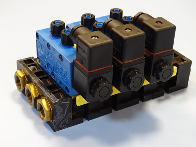Пневматичен разпределител WABCO 572 740...0 24V DC, град Пловдив | Промишлено Оборудване - снимка 1