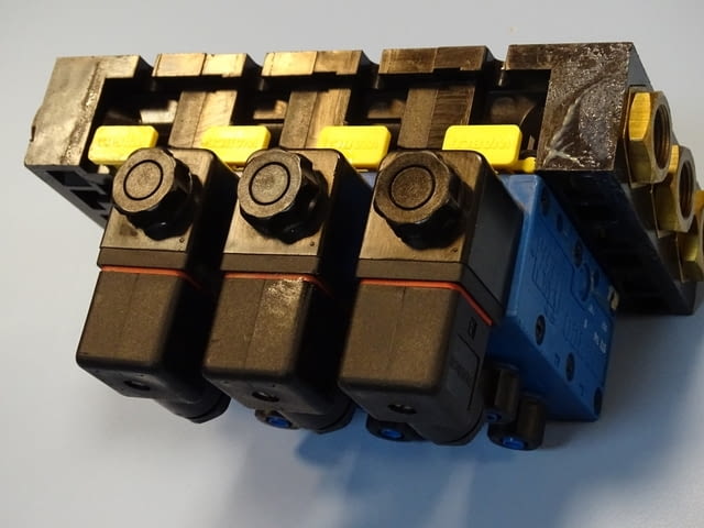 Пневматичен разпределител WABCO 572 740...0 24V DC, град Пловдив | Промишлено Оборудване - снимка 6