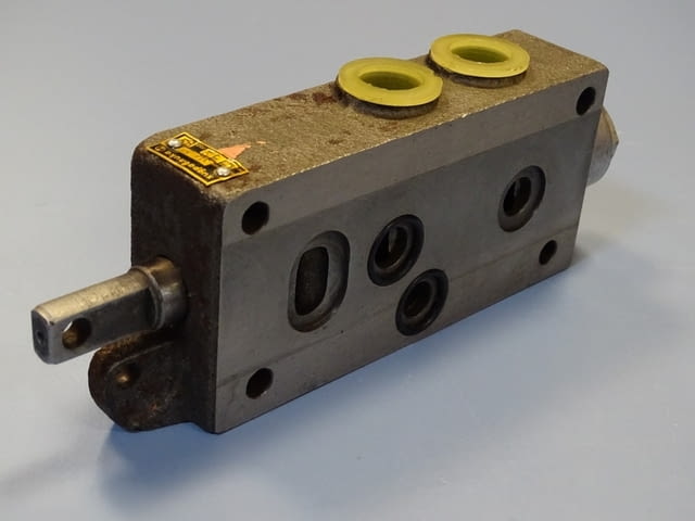 Секция за хидравличен разпределител Хидравлика 346К, град Пловдив | Промишлено Оборудване - снимка 1