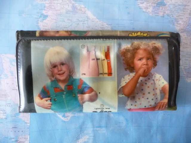 Старо портмоне с картинки на деца тип Некерман с реклами, град Радомир | Портфейли - снимка 1