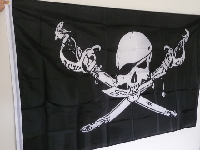 Пиратско знаме две саби и нож череп орнаменти абордаж флаг, град Радомир | Картини - снимка 2