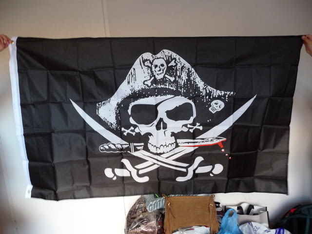 Пиратско знаме флаг шапка кораб корсар череп две саби пирати, град Радомир - снимка 1
