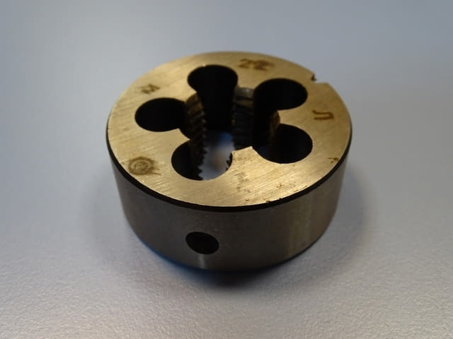 Плашка с метрична резба М22x2.5 mm HSS - град Пловдив | Инструменти - снимка 2