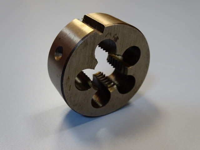 Плашка с метрична резба М22x2.5 mm HSS - град Пловдив | Инструменти - снимка 4