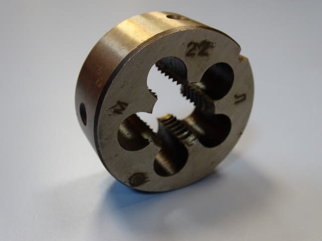 Плашка с метрична резба М22x2.5 mm HSS - град Пловдив | Инструменти - снимка 5