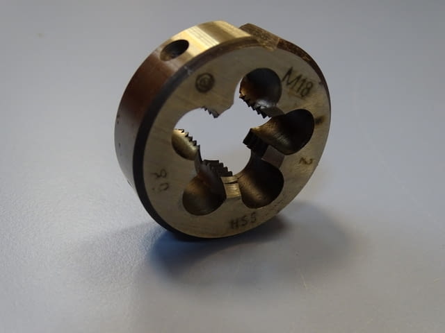 Плашка с метрична резба М18x2 mm HSS - град Пловдив | Инструменти - снимка 1