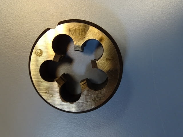 Плашка с метрична резба М18x2 mm HSS - град Пловдив | Инструменти - снимка 2