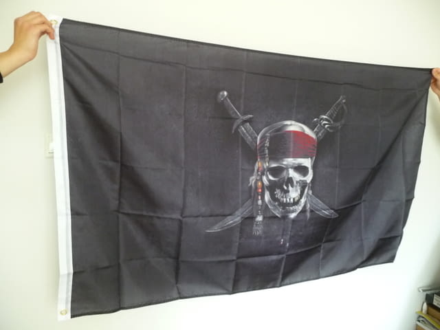 Пиратско знаме с черепи Карибски пирати абордаж кораби саби, city of Radomir - снимка 2