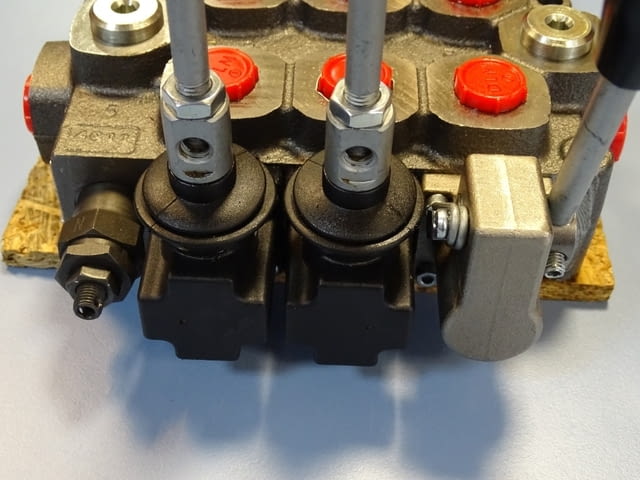 Хидравличен разпределител Galtech Q25 monoblock valves 3 spool - снимка 5