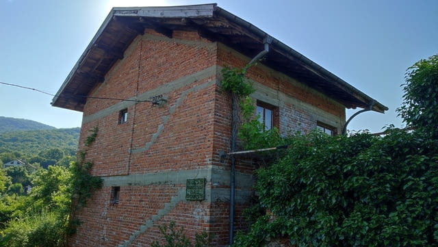 Продавам Къща с двор (УПИ) 1300 м2 в центъра на Ново село, Старозагорско - снимка 7