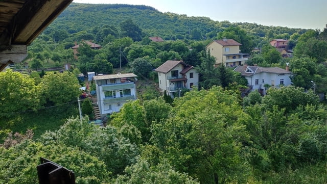 Продавам Къща с двор (УПИ) 1300 м2 в центъра на Ново село, Старозагорско - снимка 9
