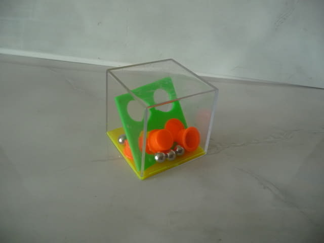 Логически пузел куб играчка топчета игра на нерви, град Радомир | Образователни / Занимателни - снимка 1