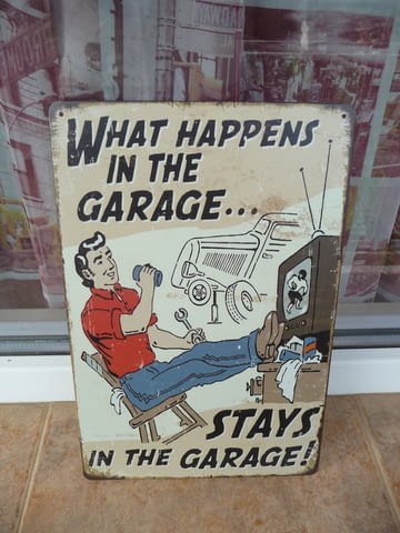 Защо стои в гаража метална табела майстор монтьор ремонт коли работа в гаража - снимка 1