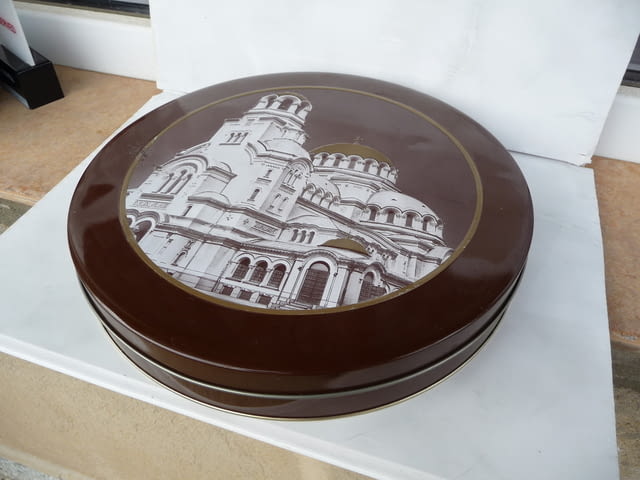 Шоколадова бонбониера метална кутия бонбони соц гоц подарък, град Радомир - снимка 2