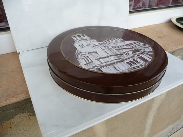 Шоколадова бонбониера метална кутия бонбони соц гоц подарък, city of Radomir - снимка 3