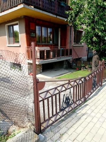 Продава два етажа от триетажна къща гр Луковит, city of Lukovit | Houses & Villas - снимка 1