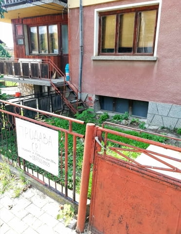 Продава два етажа от триетажна къща гр Луковит, city of Lukovit | Houses & Villas - снимка 2