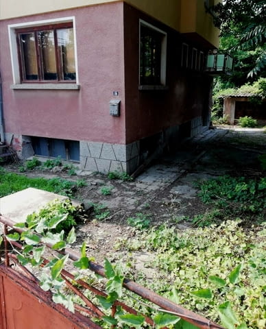 Продава два етажа от триетажна къща гр Луковит, city of Lukovit | Houses & Villas - снимка 3