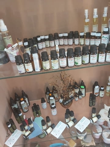 Български билки и етерични масла ЕООД“ предлага качествени етерични масла и флорални води - снимка 2