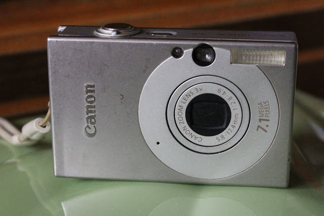Фотоапарат Canon със дефект