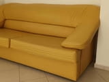 Продавам елегантен италиански кожен диван, почти не използванживея в чужбина