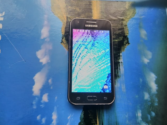Продавам Samsung Galaxy J1 SM-J100H - град Велико Търново | Смартфони