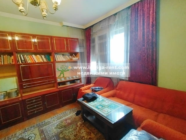 3736. Продава се Многостаен апартамент с гараж, квартал Изгрев, Хасково. - снимка 1