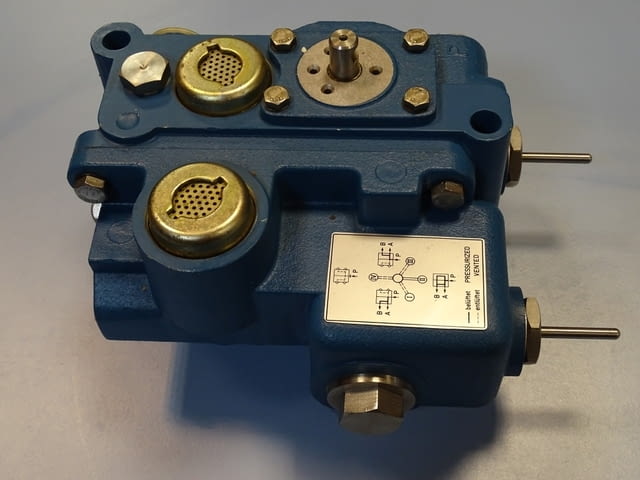Пневматичен блок Rexroth Pneumatic 335 32 000 00 Pneumatic Pressure Reducing Station - снимка 4