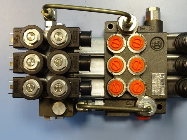 Хидравличен разпределител комбиниран "Бъдещност" 03Z50/VRP/3X/VRE 24VDC, 50L, 3 секции - снимка 6