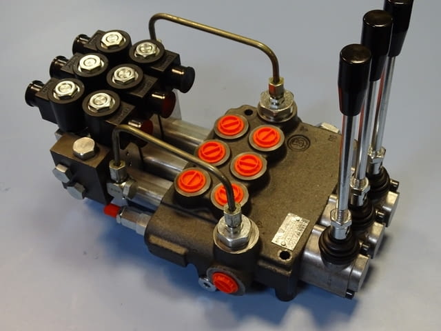 Хидравличен разпределител комбиниран "Бъдещност" 03Z80/VRP/3X/VRE 24VDC, 80L, 3 секции - снимка 5