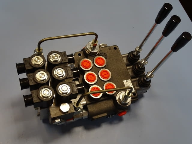 Хидравличен разпределител комбиниран "Бъдещност" 03Z80/VRP/3X/VRE 24VDC, 80L, 3 секции - снимка 8