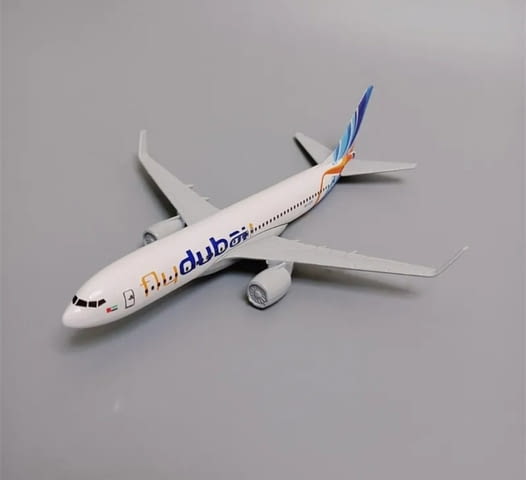 Бойнг 737 самолет Fly Dubai модел макет метален лайнер полет пътници багаж - снимка 2