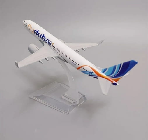 Бойнг 737 самолет Fly Dubai модел макет метален лайнер полет пътници багаж - снимка 4