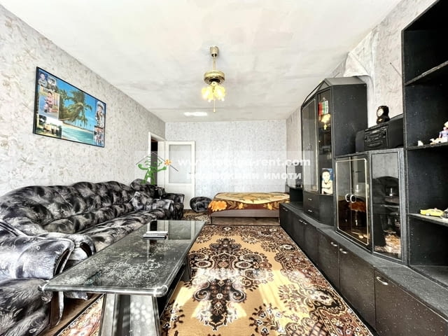 3742. Продава се Двустаен апартамент в град Димитровград, квартал Толбухин. - снимка 1