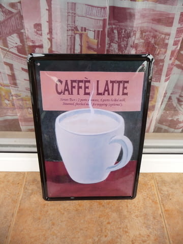 Метална табела кафе лате Caffe Latte с мляко чаша порцелан, град Радомир | Картини - снимка 1