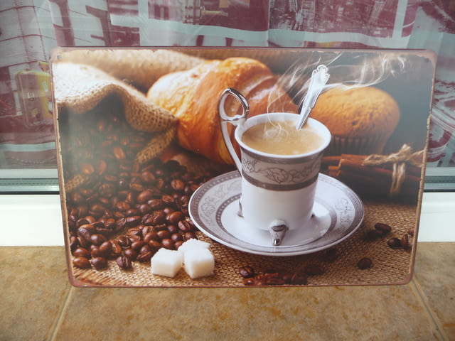 Метална табела кафе бучки захар кроасан кекцче мъфин среща порцелан - снимка 1