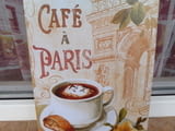 Метална табела кафе на ценъра в Париж кроасан красота тераса