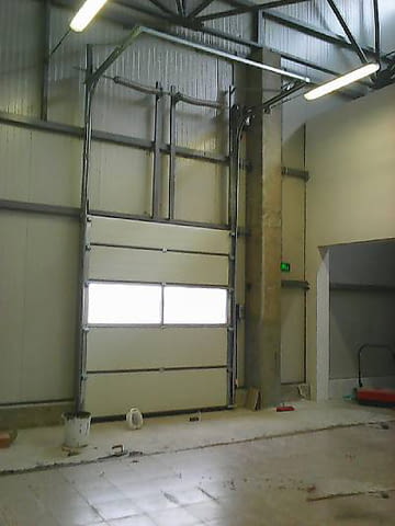 Секционни термоизолирани врати - град Пловдив | Промишлено Оборудване - снимка 2