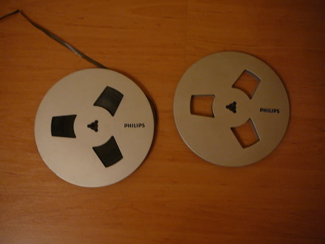 Philips 2 броя - град Пазарджик | Ресийвъри / Усилватели - снимка 1