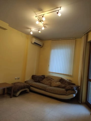 Давам под наем двустаен просторен луксозно обзаведен апартамент в супер центъра на град Пловдив- чет - снимка 6