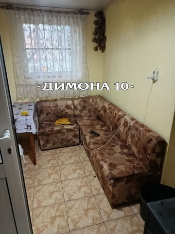 „ДИМОНА 10“ ООД продава масивна къща на два етажа в с. Просена - снимка 8
