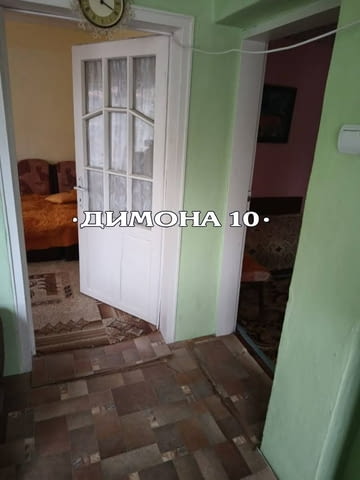 „ДИМОНА 10“ ООД продава масивна къща на два етажа в с. Просена - снимка 9