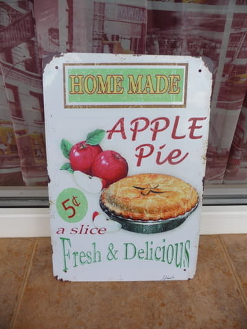 Метална табела храна ябълков пай домашно приготвен сладък, град Радомир | Картини - снимка 1