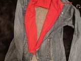 Дънково сако с памучен червена качулка