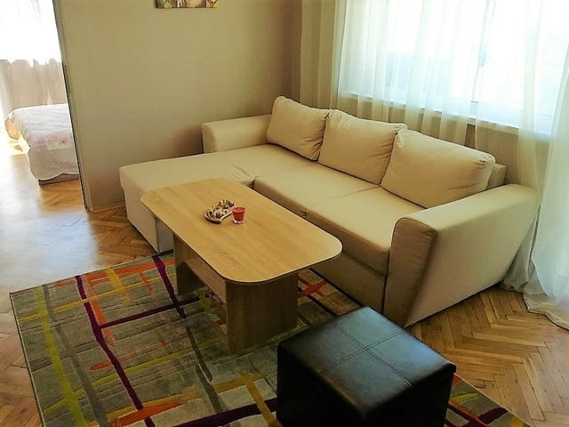 Тристаен нощувки - Център Internet, Cable TV, Furnished, Balcony, TV, In the Center, Near by Bus Station, Near by Shop, Near by Food Store - city of Varna | Lodging - снимка 1
